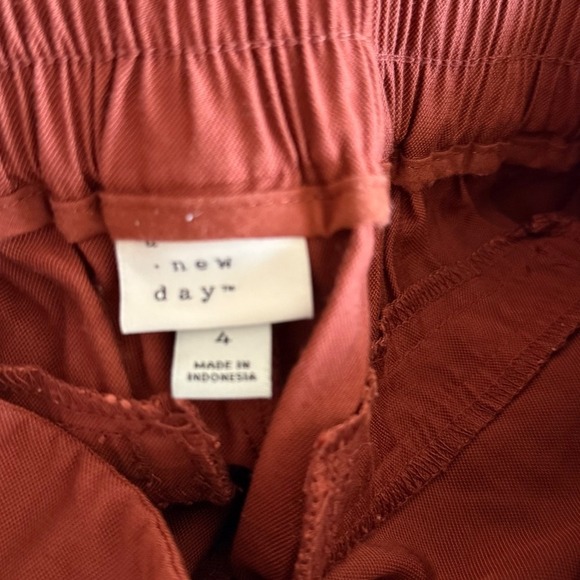 A New Day Womens Pants Size 4 Rust Brown Elastic Waist Cuffed Ankle Casual - Picture 3 of 3